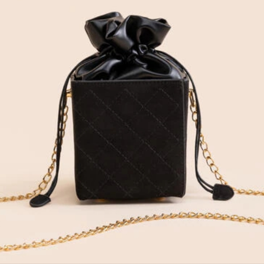 NWT Vicki Quilted Chain Box crossbody bag